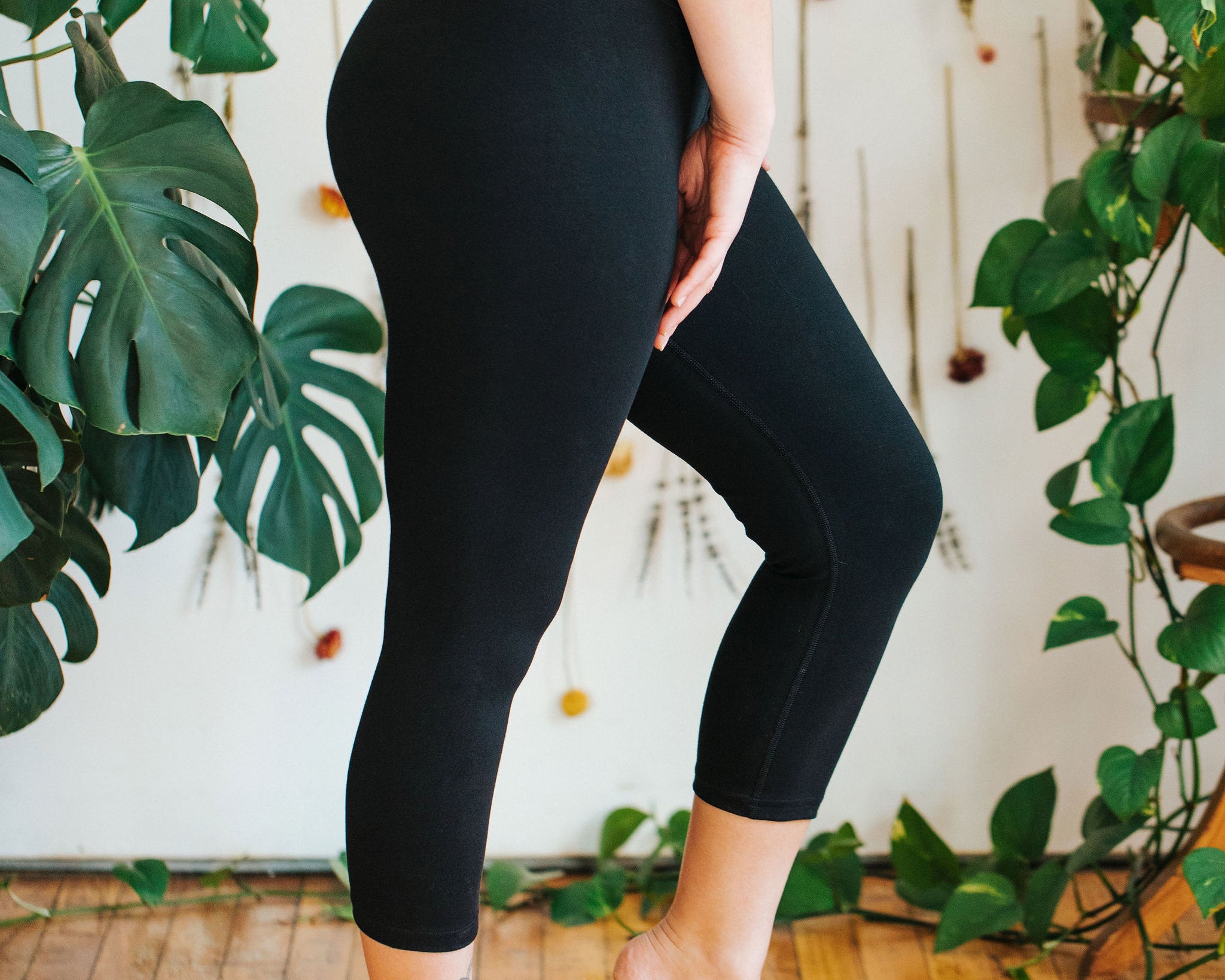 Close up image of Thunderpants 3/4 Length Leggings in Plain Black.
