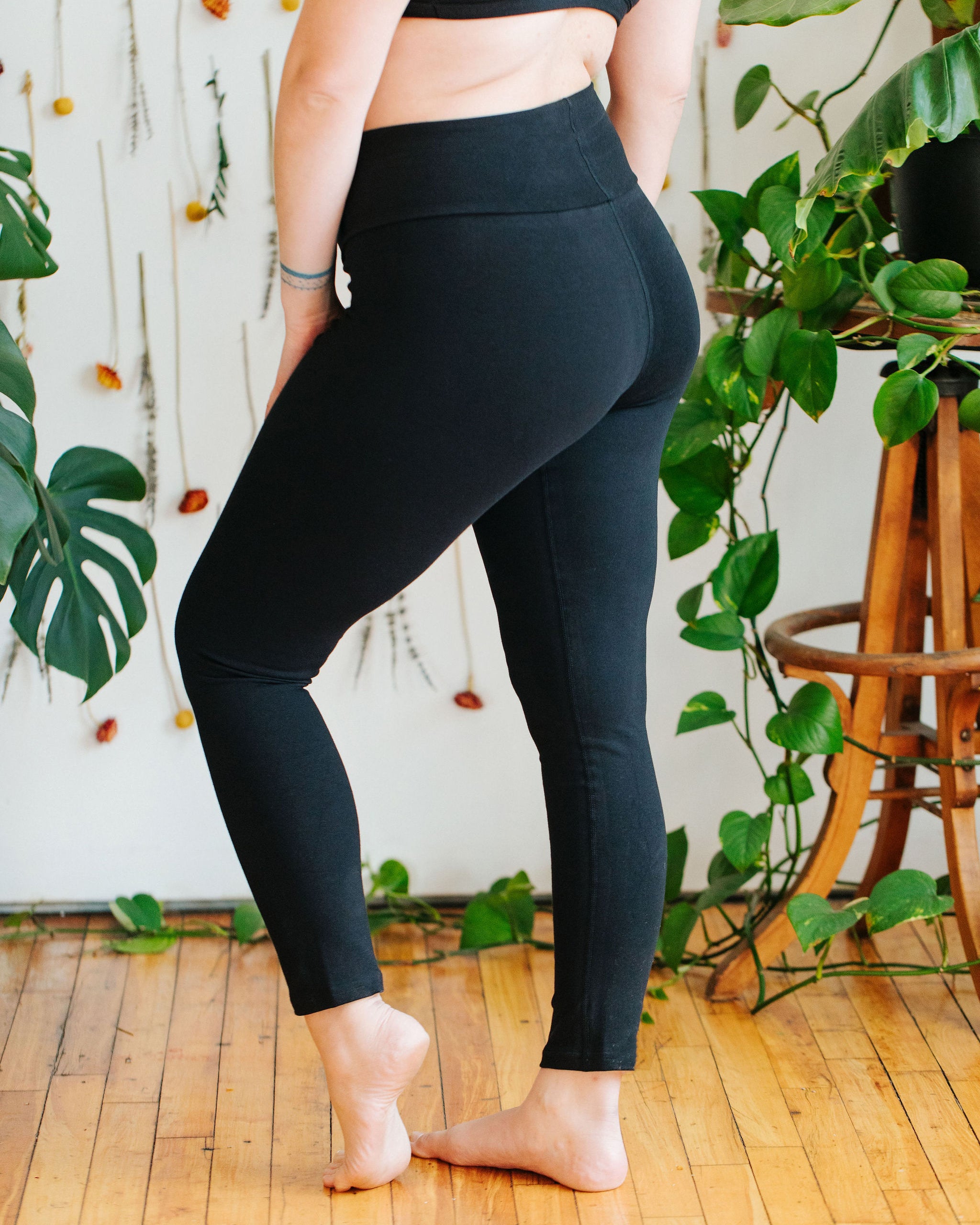 Close up image of model wearing Thunderpants Ankle Length Leggings in Plain Black. 