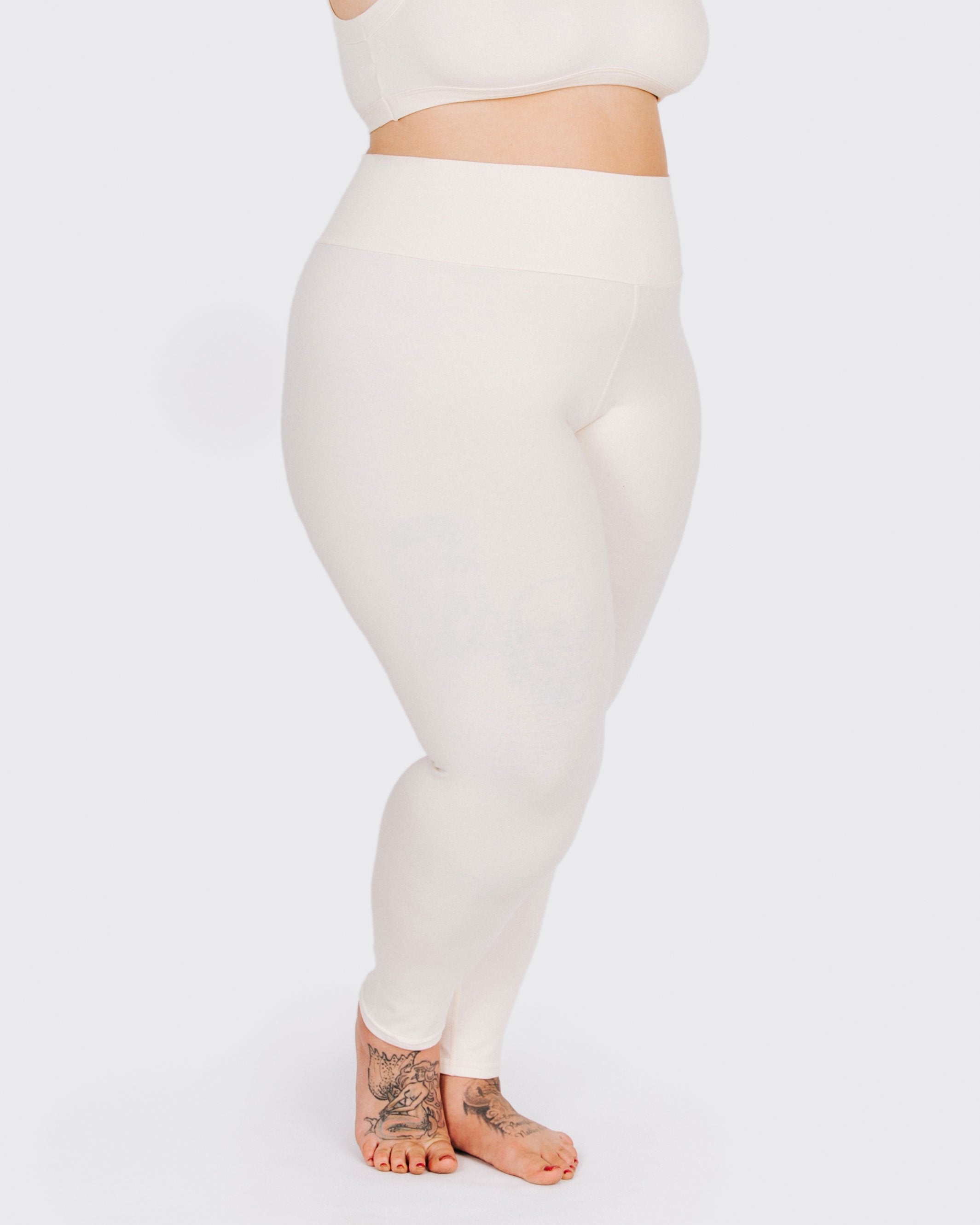 Plus Size & Curve Lace Panel Solid Capri Leggings [74% OFF] | Rosegal